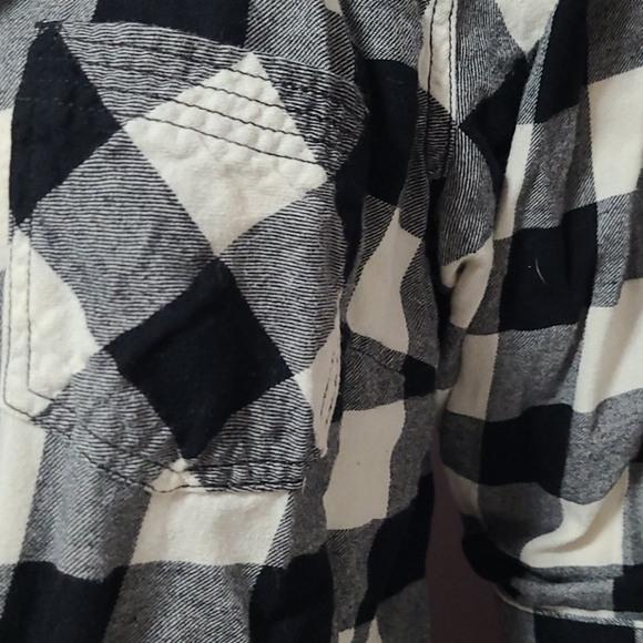 Button down - Picture 2 of 2